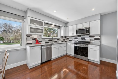 Tiny photo for 315 N Kenilworth Avenue, Elmhurst, IL 60126 (MLS # 12611027)