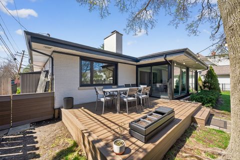 Tiny photo for 315 N Kenilworth Avenue, Elmhurst, IL 60126 (MLS # 12611027)