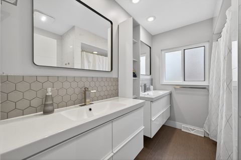 Tiny photo for 315 N Kenilworth Avenue, Elmhurst, IL 60126 (MLS # 12611027)