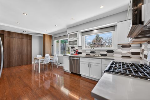 Tiny photo for 315 N Kenilworth Avenue, Elmhurst, IL 60126 (MLS # 12611027)