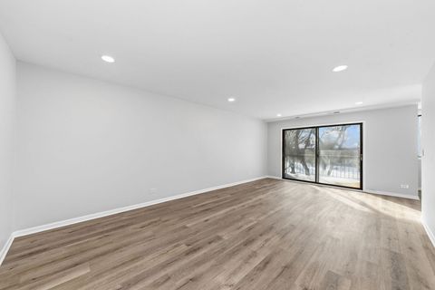 Tiny photo for 450 Raintree Court #3P, Glen Ellyn, IL 60137 (MLS # 12550398)