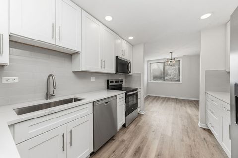 Tiny photo for 450 Raintree Court #3P, Glen Ellyn, IL 60137 (MLS # 12550398)