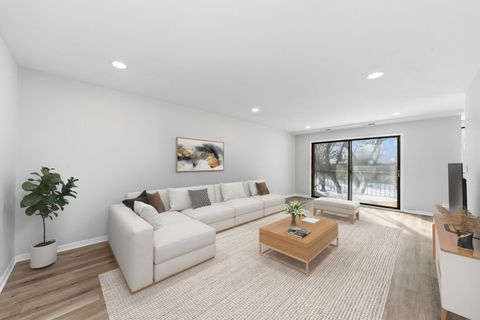 Tiny photo for 450 Raintree Court #3P, Glen Ellyn, IL 60137 (MLS # 12550398)