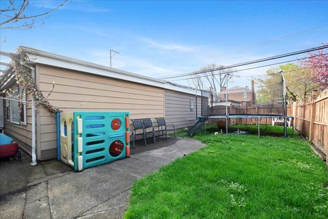 Tiny photo for 2732 W Estes Avenue, Chicago, IL 60645 (MLS # 12622487)