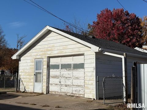 Tiny photo for 1005 S 5TH Street, Quincy, IL 62301 (MLS # QC4269433)