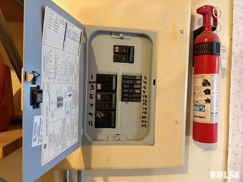 Tiny photo for 1005 S 5TH Street, Quincy, IL 62301 (MLS # QC4269433)