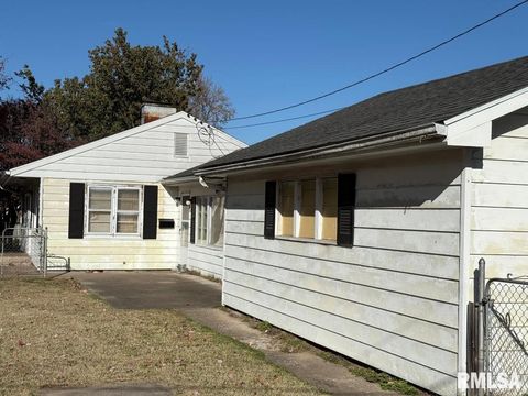 Tiny photo for 1005 S 5TH Street, Quincy, IL 62301 (MLS # QC4269433)