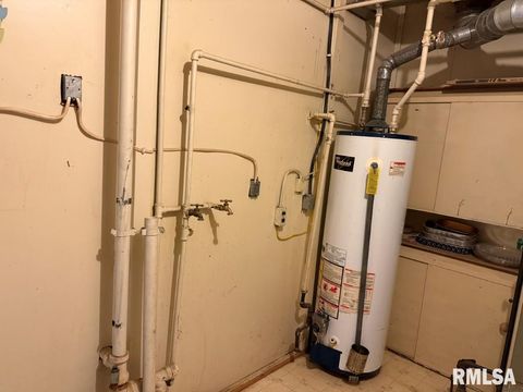 Tiny photo for 1005 S 5TH Street, Quincy, IL 62301 (MLS # QC4269433)