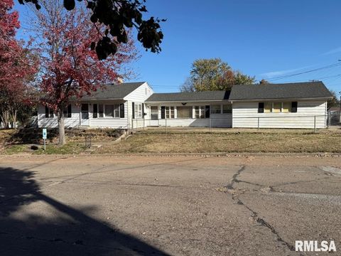 Photo of 1005 S 5TH Street, Quincy, IL 62301 (MLS # QC4269433)