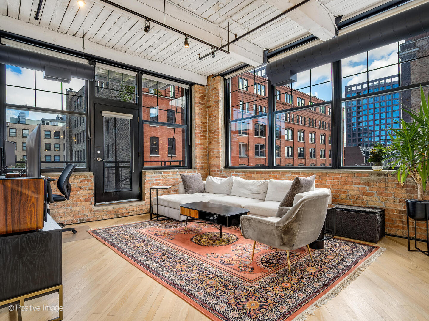 1000 W Washington Boulevard 334
