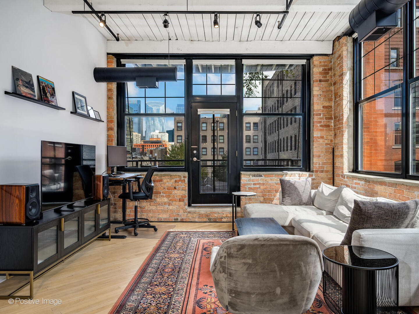 1000 W Washington Boulevard 334
