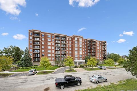 Photo of 5555 N Cumberland Avenue #804, Chicago, IL 60656 (MLS # 12629365)