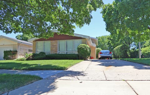 Photo of 8801 Lowell Terrace, Skokie, IL 60076 (MLS # 12687699)