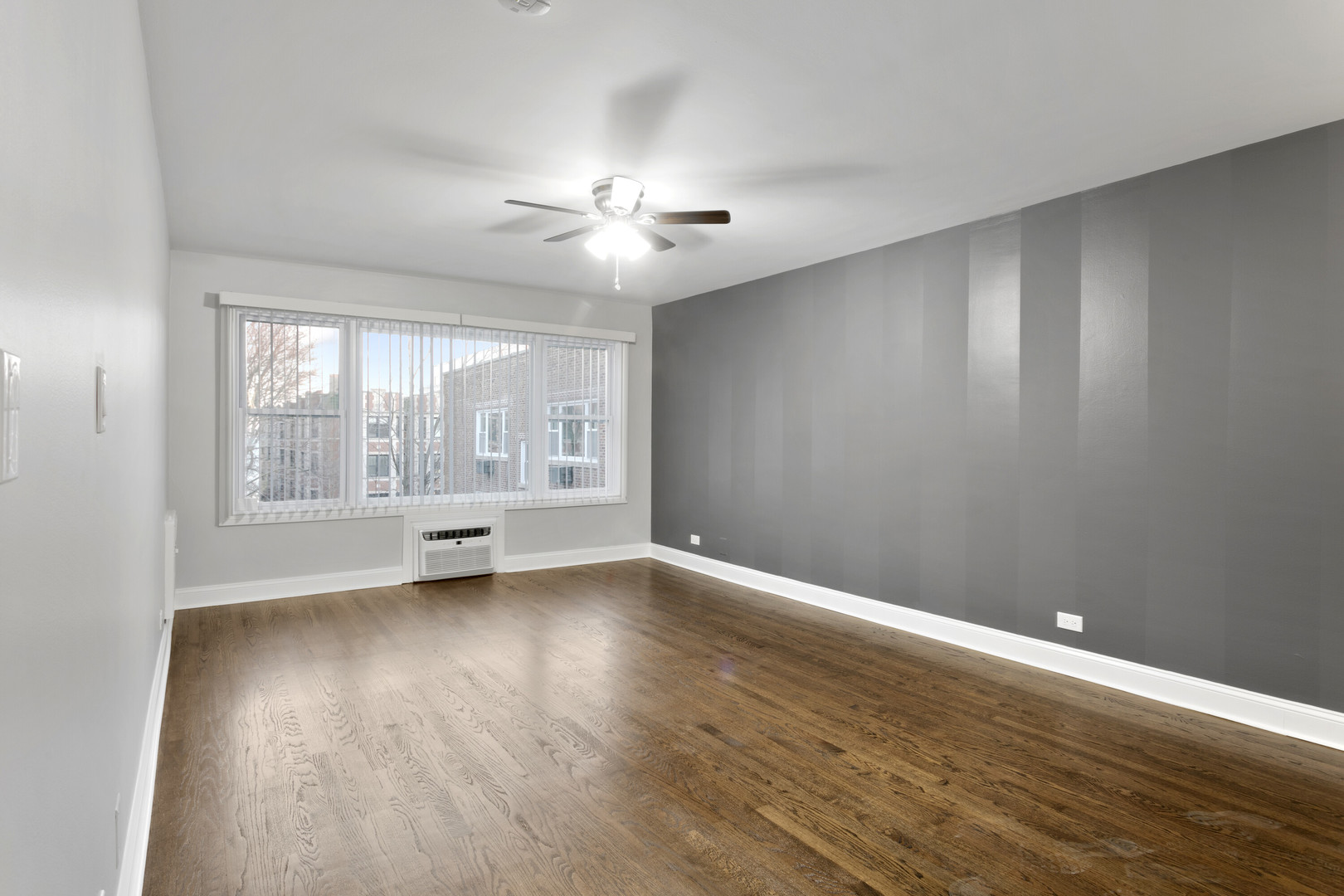 7634 N Eastlake Terrace 1N