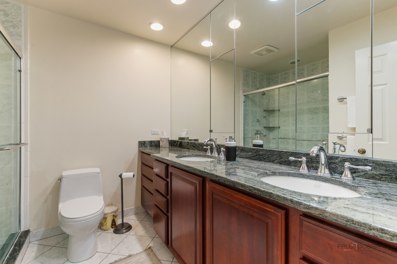 Lake Forest, Illinois 60045, United States, 5 Bedrooms Bedrooms, ,5 BathroomsBathrooms,Residential,Active,242520