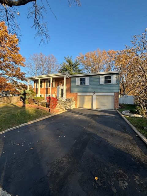 Photo of 18745 Queens Road, Homewood, IL 60430 (MLS # 12518329)