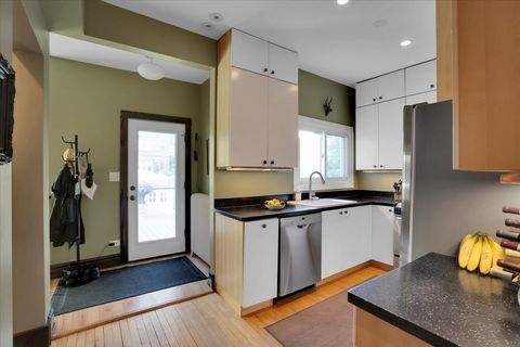 Tiny photo for 1331 W Granville Avenue, Chicago, IL 60660 (MLS # 12353172)