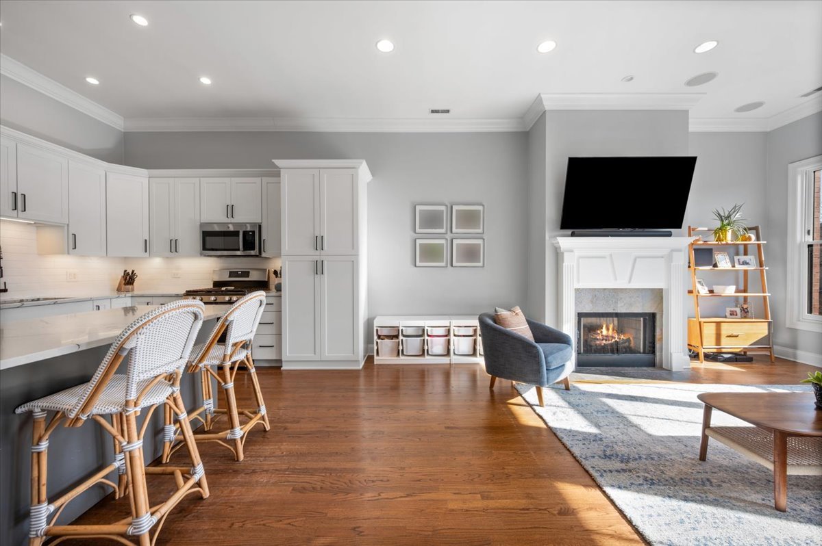 2142 W Roscoe Street 3D