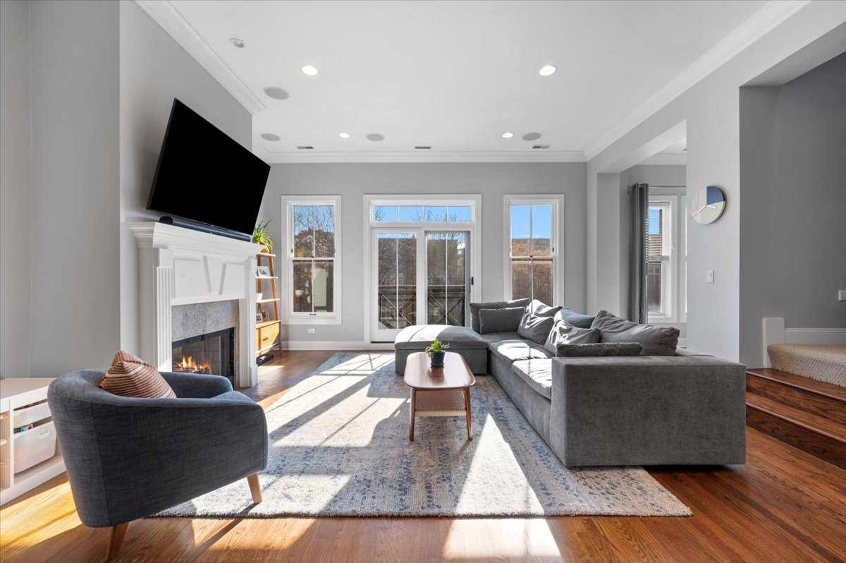 2142 W Roscoe Street 3D