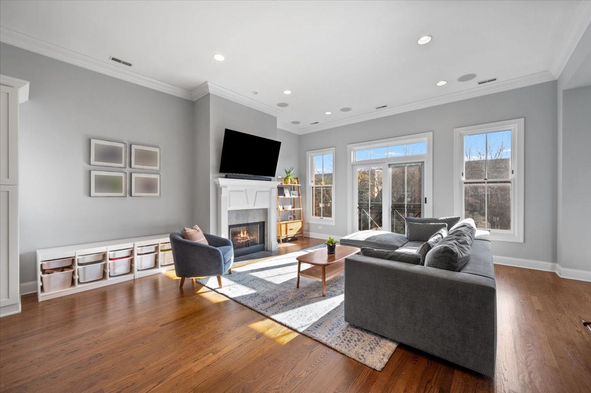 2142 W Roscoe Street 3D