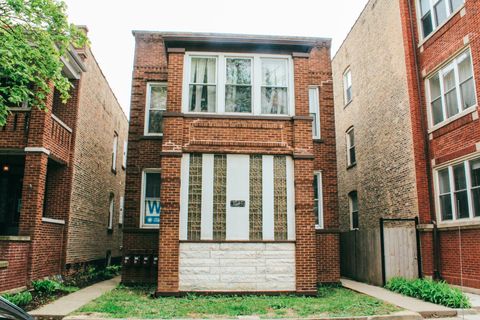 3045 W Eastwood Avenue Chicago IL 60625