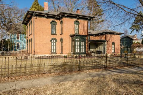 Tiny photo for 326 S 2nd Street, Rockford, IL 61104 (MLS # 12588302)