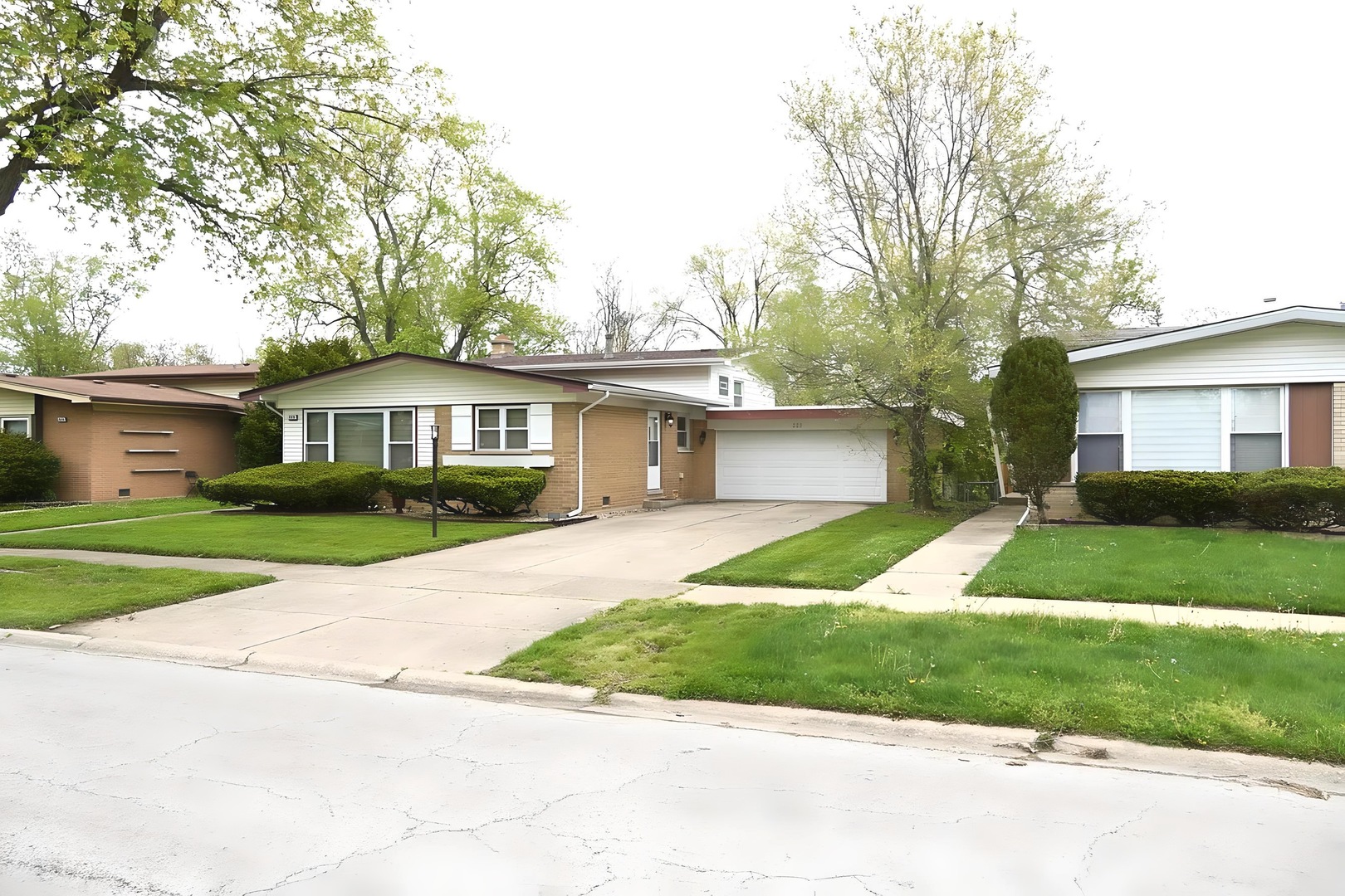 223 W Rainbow Drive