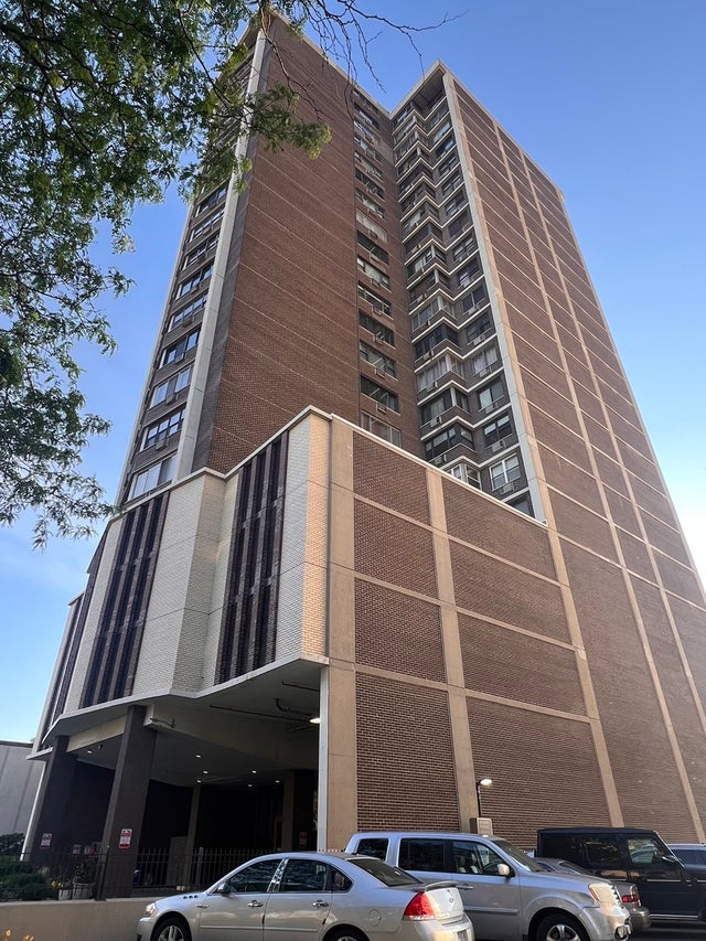 6325 N Sheridan Road 606