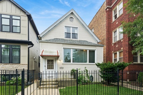 Photo of 1721 W Foster Avenue, Chicago, IL 60640 (MLS # 12790652)