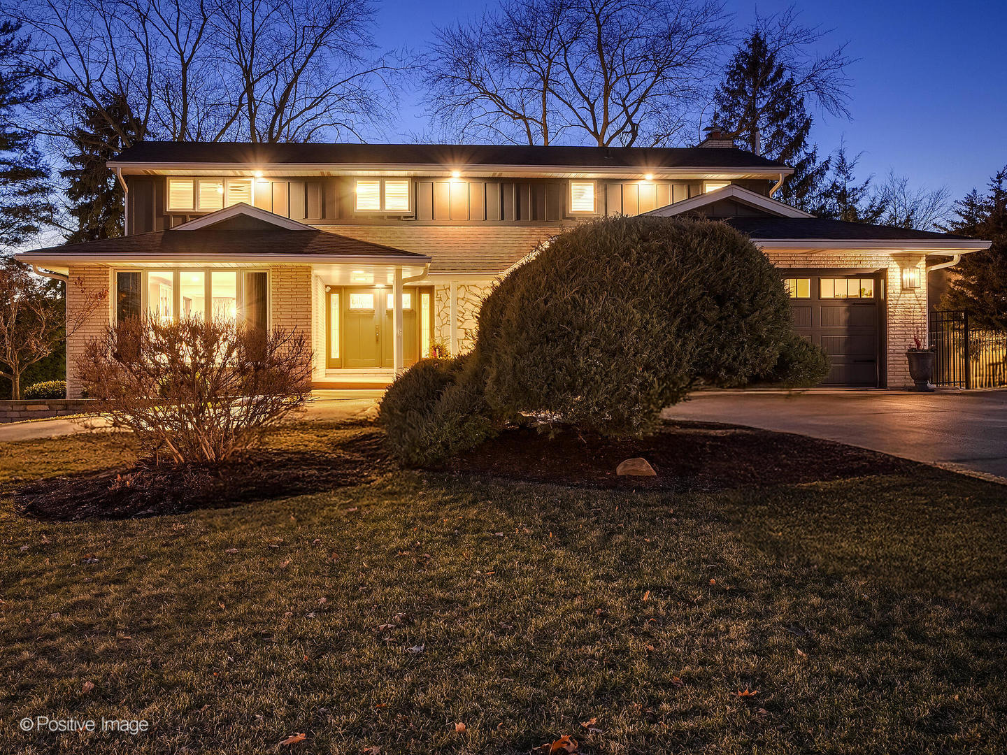 2S630 AVENUE CHATEAUX EAST