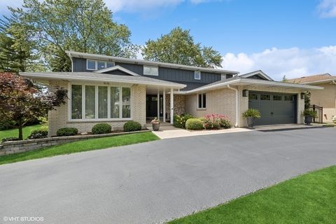 Tiny photo for 2S630 AVENUE CHATEAUX EAST, Oak Brook, IL 60523 (MLS # 12573599)
