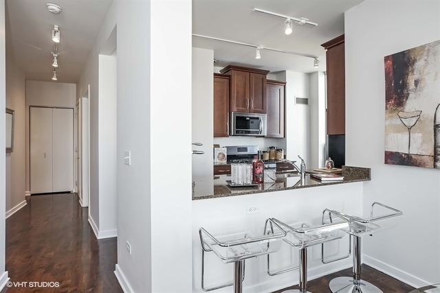 330 W GRAND Avenue 2106