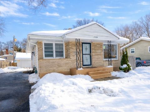 Photo of 37684 N Sheridan Road, Beach Park, IL 60087 (MLS # 12534430)
