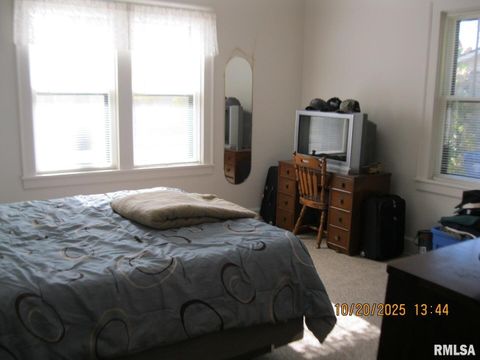 Tiny photo for 414 N 3RD Avenue, Clinton, IA 52732 (MLS # QC4268573)