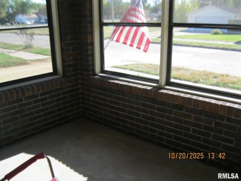 Tiny photo for 414 N 3RD Avenue, Clinton, IA 52732 (MLS # QC4268573)