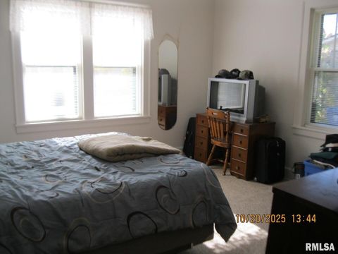 Tiny photo for 414 N 3rd Ave Avenue, Clinton, IA 52732 (MLS # QC4268573)