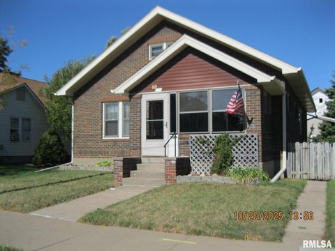 Photo of 414 N 3RD Avenue, Clinton, IA 52732 (MLS # QC4268573)
