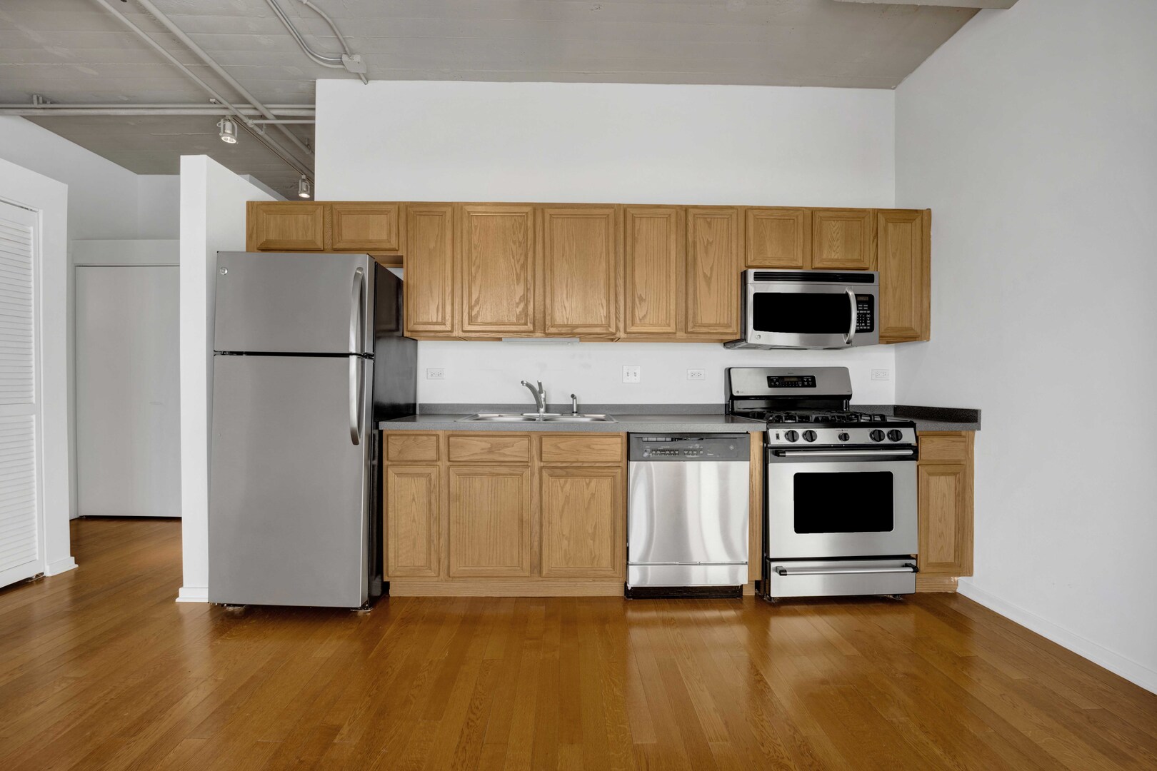 1525 S Sangamon Street 610