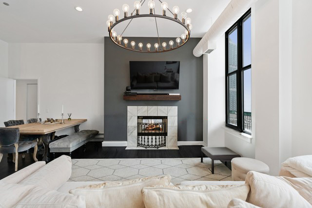 333 W HUBBARD Street 1004