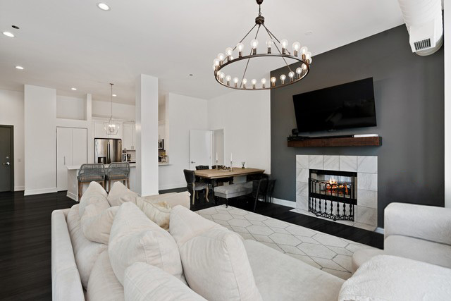 333 W HUBBARD Street 1004