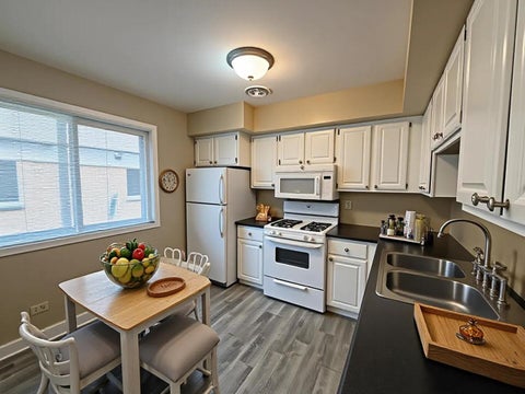 Tiny photo for 606 S Milwaukee Avenue #B, Libertyville, IL 60048 (MLS # 12776124)