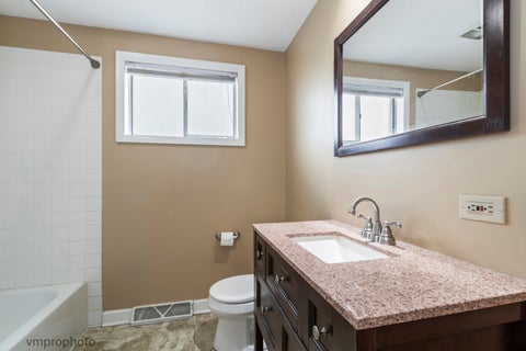 Tiny photo for 606 S Milwaukee Avenue #B, Libertyville, IL 60048 (MLS # 12776124)