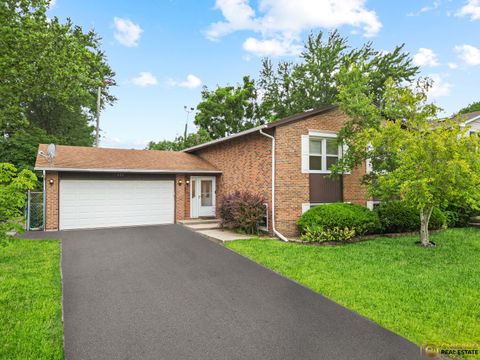 Tiny photo for 220 Osage Lane, Buffalo Grove, IL 60089 (MLS # 12517191)