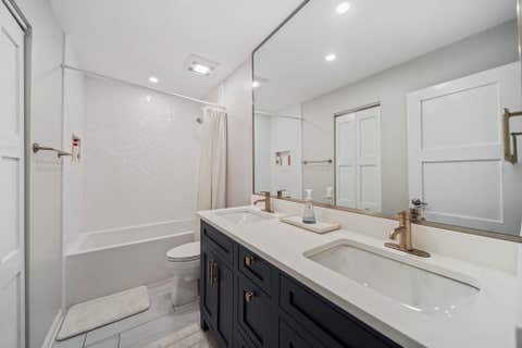 Tiny photo for 902 Chatham Drive, Carol Stream, IL 60188 (MLS # 12694216)