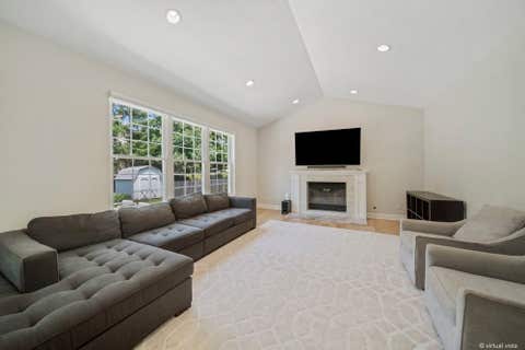 Tiny photo for 902 Chatham Drive, Carol Stream, IL 60188 (MLS # 12694216)