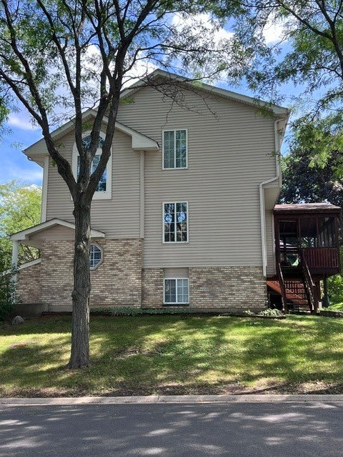 355 STEVENS Court