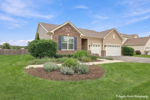 Tiny photo for 325 Tralee Lane, McHenry, IL 60050 (MLS # 12766202)