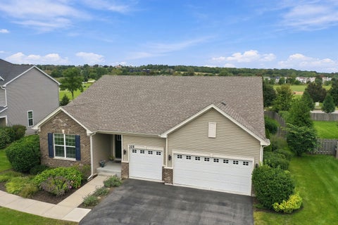 Tiny photo for 325 Tralee Lane, McHenry, IL 60050 (MLS # 12766202)