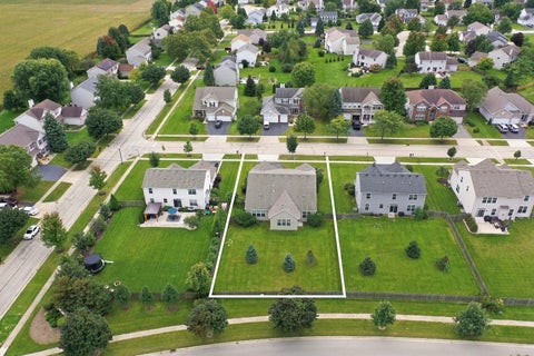 Tiny photo for 325 Tralee Lane, McHenry, IL 60050 (MLS # 12766202)