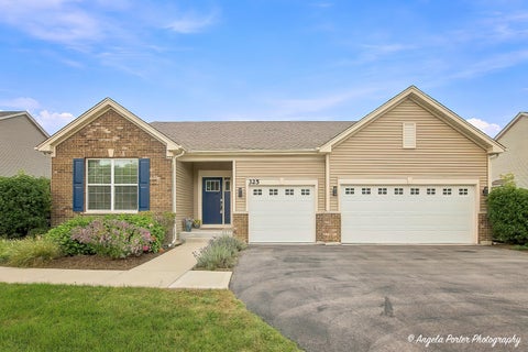 Photo of 325 Tralee Lane, McHenry, IL 60050 (MLS # 12766202)